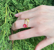 Charger l'image dans la galerie, Bague upcyclée feuille rouge Fendi