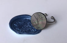 Charger l'image dans la galerie, Bague upcyclé nacre YSL