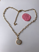 Charger l'image dans la galerie, Choker upcyclé nacre Louis Vuitton