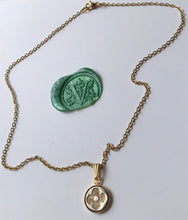 Carica l'immagine nel visualizzatore di Gallery, Collier upcyclé not so perfect Louis Vuitton