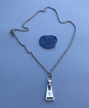 Charger l'image dans la galerie, Collier upcyclé tirette Louis Vuitton