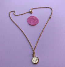 Charger l'image dans la galerie, Collier upcyclé simile sunshine Louis Vuitton