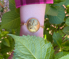 Charger l'image dans la galerie, Bracelet upcyclé couronne Chanel