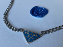 Charger l'image dans la galerie, Choker upcyclé rock turquoise Prada