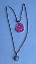 Charger l'image dans la galerie, Collier upcyclé nacre rose gold Louis Vuitton