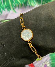 Load image into Gallery viewer, Bracelet upcyclé en nacre Louis Vuitton