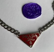 Load image into Gallery viewer, Choker upcyclé rouge passion Prada