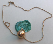 Charger l'image dans la galerie, Collier upcyclé boule logo Louis Vuitton
