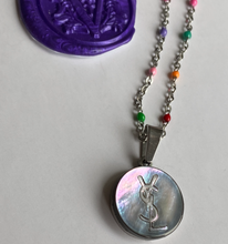 Charger l'image dans la galerie, Collier upcyclé colorful nacre YSL