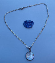 Charger l'image dans la galerie, Collier upcyclé nacre arc-en-ciel YSL