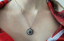 Load image into Gallery viewer, Collier upcyclé flocon de neige Chanel