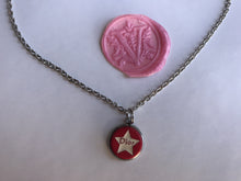 Charger l'image dans la galerie, Collier upcyclé étoile Dior