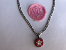 Charger l'image dans la galerie, Collier upcyclé étoile Dior