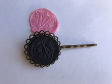Load image into Gallery viewer, Barrette upcyclée voyageur Gucci