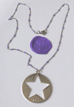 Charger l'image dans la galerie, Collier upcyclé étoile lilas Dior