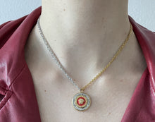 Carica l'immagine nel visualizzatore di Gallery, Collier upcyclé rouge medusa Versace