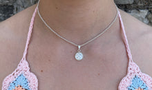 Carica l'immagine nel visualizzatore di Gallery, Choker upcyclé silver nacre flower Louis Vuitton