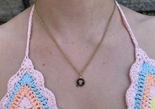 Charger l'image dans la galerie, Collier upcyclé little medusa Versace