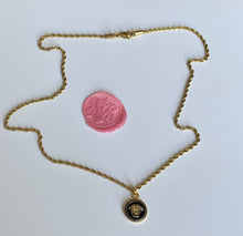 Charger l'image dans la galerie, Collier upcyclé little medusa Versace