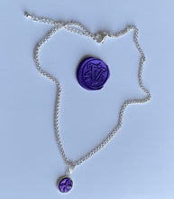 Carica l'immagine nel visualizzatore di Gallery, Choker upcyclé silver purple nacre Louis Vuitton