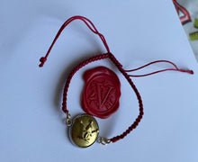Load image into Gallery viewer, Bracelet upcyclé red queen Chanel