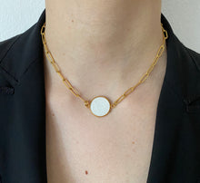 Charger l'image dans la galerie, Choker upcyclé nacre doré Louis Vuitton