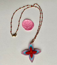 Charger l'image dans la galerie, Collier upcyclé big red flower Louis Vuitton
