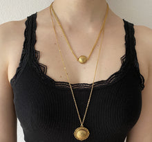 Load image into Gallery viewer, Collier upcyclé amour Love Moschino