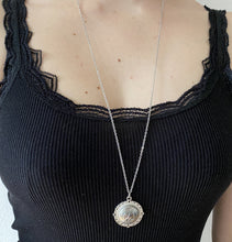 Load image into Gallery viewer, Collier upcyclé peace and love Moschino