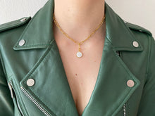 Charger l'image dans la galerie, Collier upcyclé en nacre Louis Vuitton