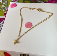 Carica l'immagine nel visualizzatore di Gallery, Collier upcyclé not so basic flower Louis Vuitton