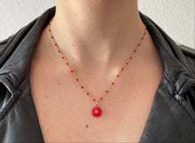 Carica l'immagine nel visualizzatore di Gallery, Collier upcyclé pastille fleur rouge Louis Vuitton