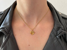 Carica l'immagine nel visualizzatore di Gallery, Collier upcyclé petit coeur Louis Vuitton