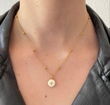 Charger l'image dans la galerie, Collier upcyclé fleur blanc Louis Vuitton