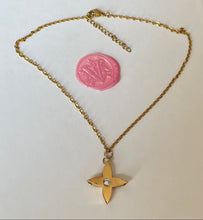 Charger l'image dans la galerie, Collier upcyclé basic flower Louis Vuitton