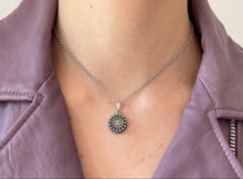 Carica l'immagine nel visualizzatore di Gallery, Choker upcyclé Chanel