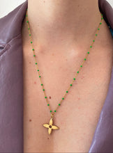 Carica l'immagine nel visualizzatore di Gallery, Collier upcyclé green flower Louis Vuitton