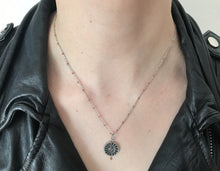 Charger l'image dans la galerie, Collier upcyclé pêche foncé Chanel