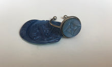 Charger l'image dans la galerie, Bague upcyclée nacre bleu clair Louis Vuitton