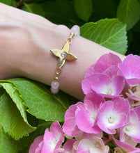 Carica l'immagine nel visualizzatore di Gallery, Bracelet upcyclé baby quartz rose flower Louis Vuitton