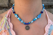 Charger l'image dans la galerie, Choker upcyclé bleu power Chanel
