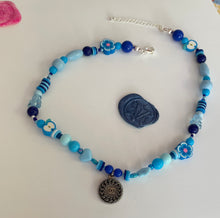 Charger l'image dans la galerie, Choker upcyclé bleu power Chanel