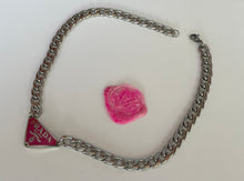 Charger l'image dans la galerie, Choker upcyclé big pink lady Prada