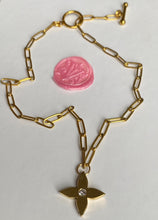 Charger l'image dans la galerie, Collier upcyclé fleur Louis Vuitton