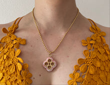 Charger l'image dans la galerie, Collier upcyclé fleur rose pâle Louis Vuitton