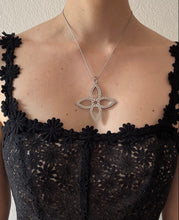 Charger l'image dans la galerie, Collier upcyclé grand fleur Louis Vuitton