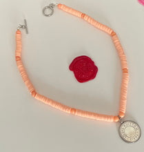 Carica l'immagine nel visualizzatore di Gallery, Choker upcyclé peach melba Louis Vuitton