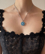 Charger l'image dans la galerie, Collier upcyclé lion bleu pétrole Versace