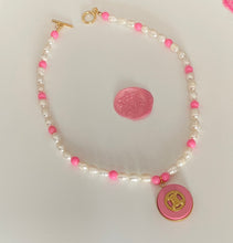 Carica l'immagine nel visualizzatore di Gallery, Choker upcyclé pink breakfast at Tiffany Céline