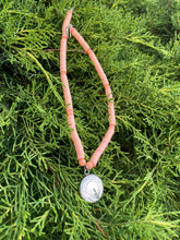 Carica l'immagine nel visualizzatore di Gallery, Choker upcyclé peach melba Louis Vuitton